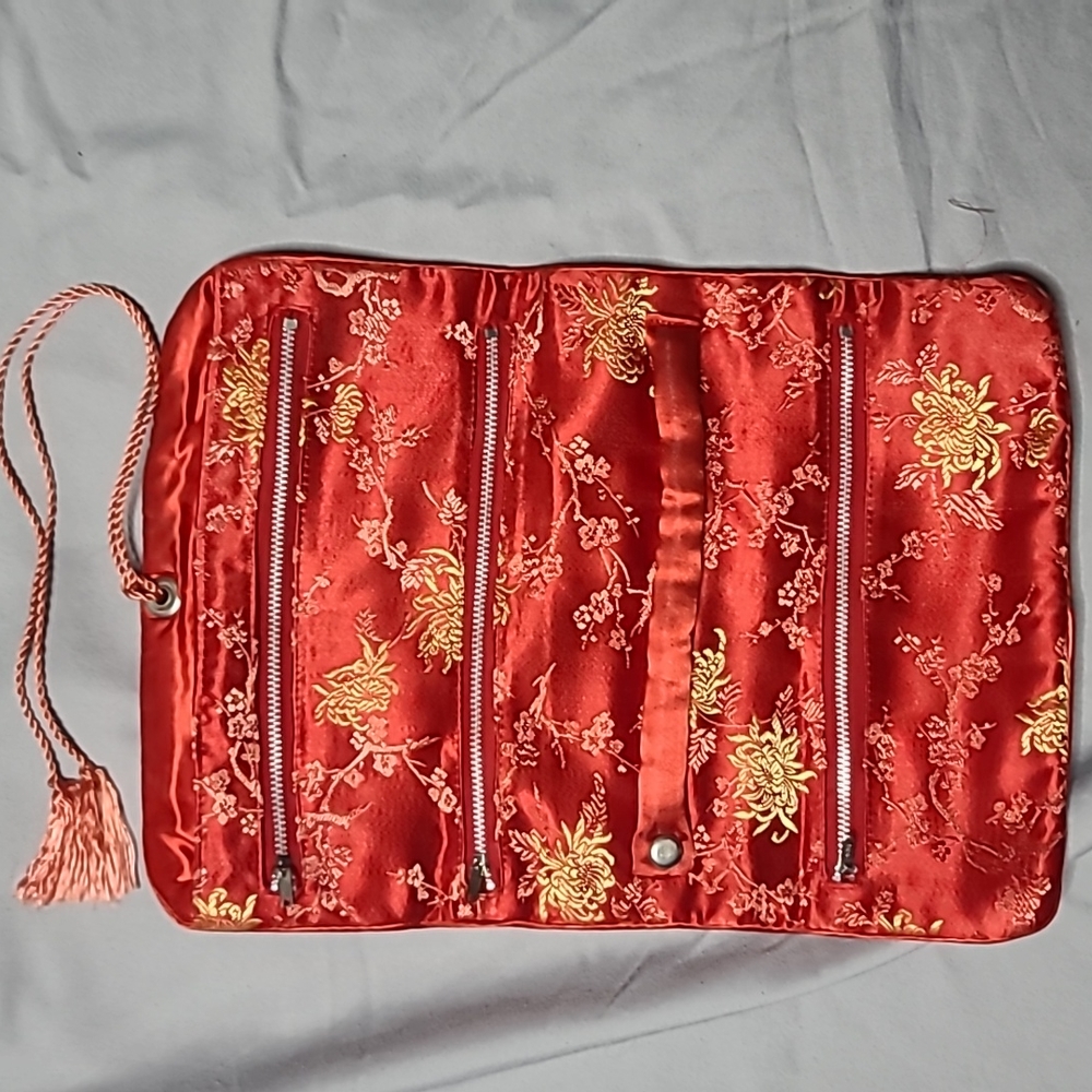 Red satin oriental travel roll 3 zippered pockets and 1 large pocket